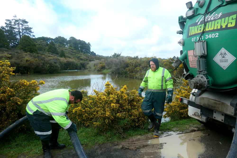 Stock effluent pond emptying and spreading by Petes Takeaways.